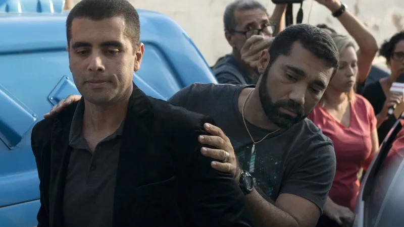 Rádio Cerrado FM - PI — O médico Denis Cesar Barros Furtado, o Dr. Bumbum, é escoltado pela polícia após prisão no Rio de Janeiro Leo Correa/AP Mesmo tendo o registro cassado pelo Conselho Regional de Medicina (CRM) do Distrito Federal, o médico Denis Furtado – conhecido como Dr. Bumbum – ainda pode atender. Ele só ficará impedido de exercer a medicina definitivamente se a cassação for confirmada pelo Conselho Federal de Medicina (CFM). De acordo com o assessor jurídico do CRM, Marco Antônio Medeiros e Silva, cabe recurso contra a cassação dentro do próprio órgão. Portanto, o processo ainda não foi encaminhado ao CFM. “Ainda [&hellip;]