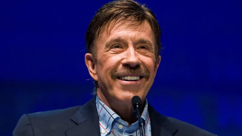 Rádio Cerrado FM - PI — Chuck Norris morre aos 86 anos A família de Chuck Norris usou as redes sociais para alertar os fãs sobre vídeos gerados por inteligência artificial que divulgam informações falsas sobre o ator. A lenda dos filmes de ação e das artes marciais morreu aos 86 anos no dia 20 de março. “Estamos cientes de que, [&hellip;]