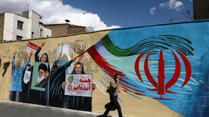 Rádio Cerrado FM - PI — Irã ameaça sair do acordo por causa de ataques de Israel ao Líbano O presidente dos Estados Unidos, Donald Trump, prometeu uma “mudança de regime” no Irã. Após o cessar-fogo recente, porém, opositores iranianos relatam decepção e medo diante de uma república islâmica que se declara vitoriosa, apesar das perdas na cúpula do poder. ✅ Siga o canal de notícias internacionais do g1 no WhatsApp AO VIVO: Acompanhe as últimas notícias da guerra Autoridades iranianas celebraram a trégua de última hora como um triunfo do sistema teocrático instaurado após a revolução islâmica de 1979. Semanas antes da guerra, o governo [&hellip;]